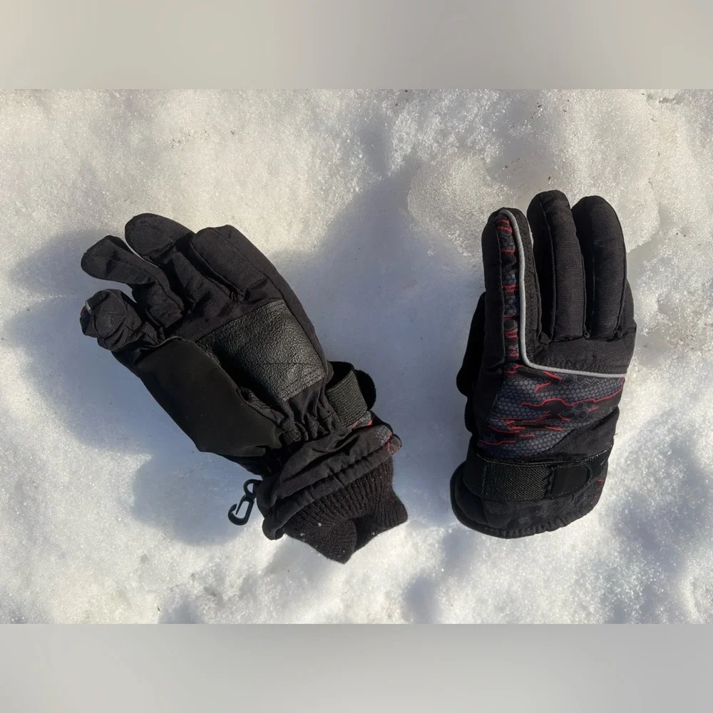 3M THINSULATE | Insulated Black and Red Winter Gloves | Kids Size S 4-7